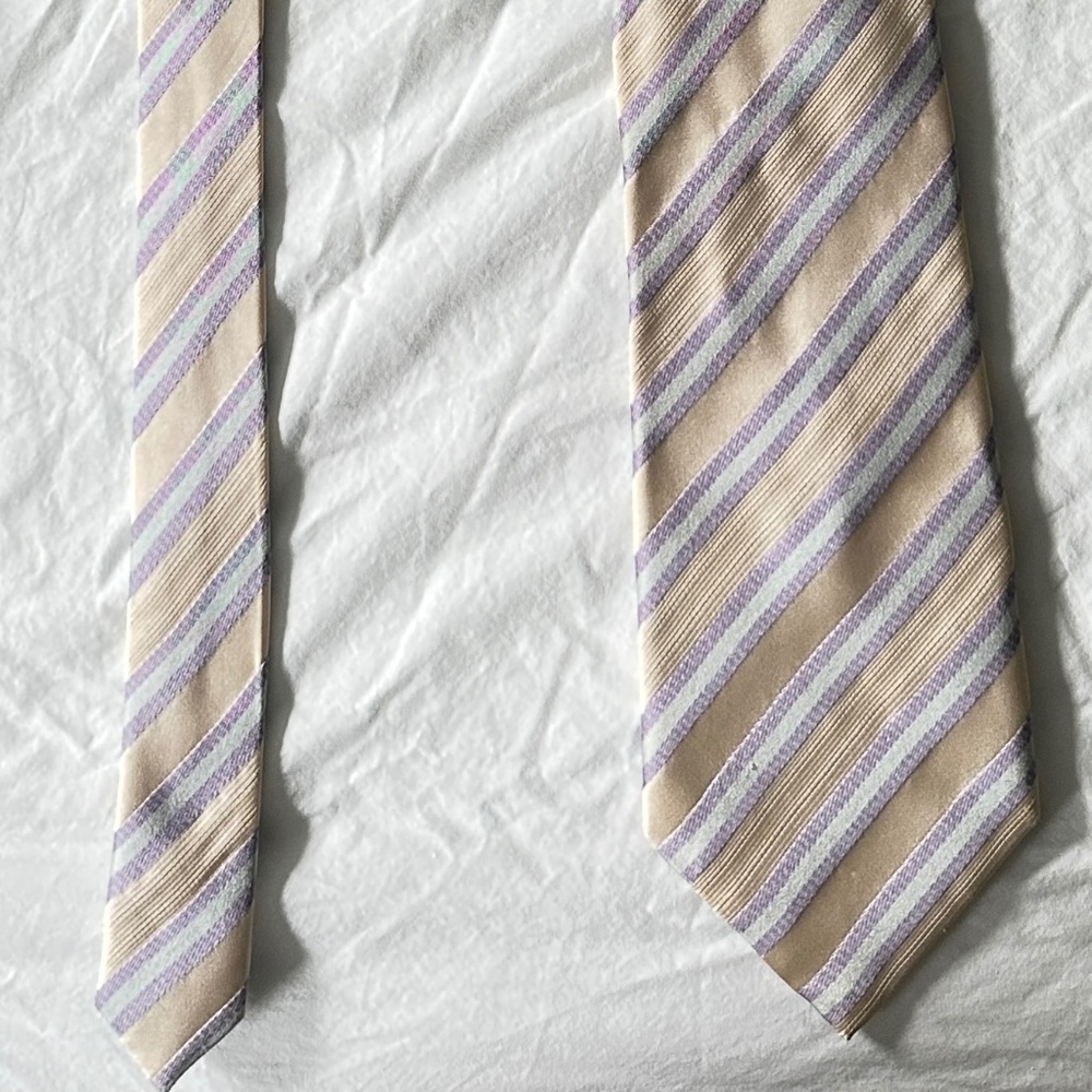 Cream/Blue Tie